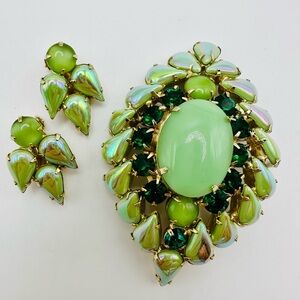 Elegant Vintage Juliana D&E Green and Gold Brooch and Earring Set